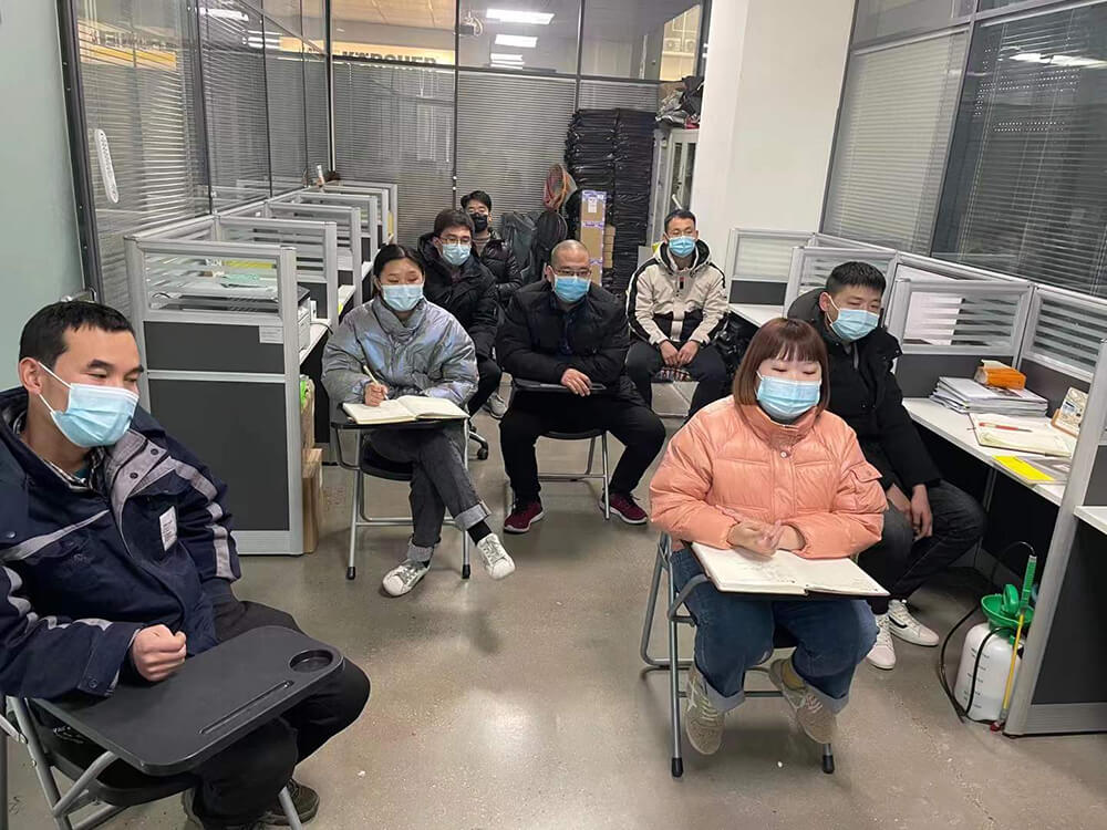 疫情反复新年始，修炼内功我自省